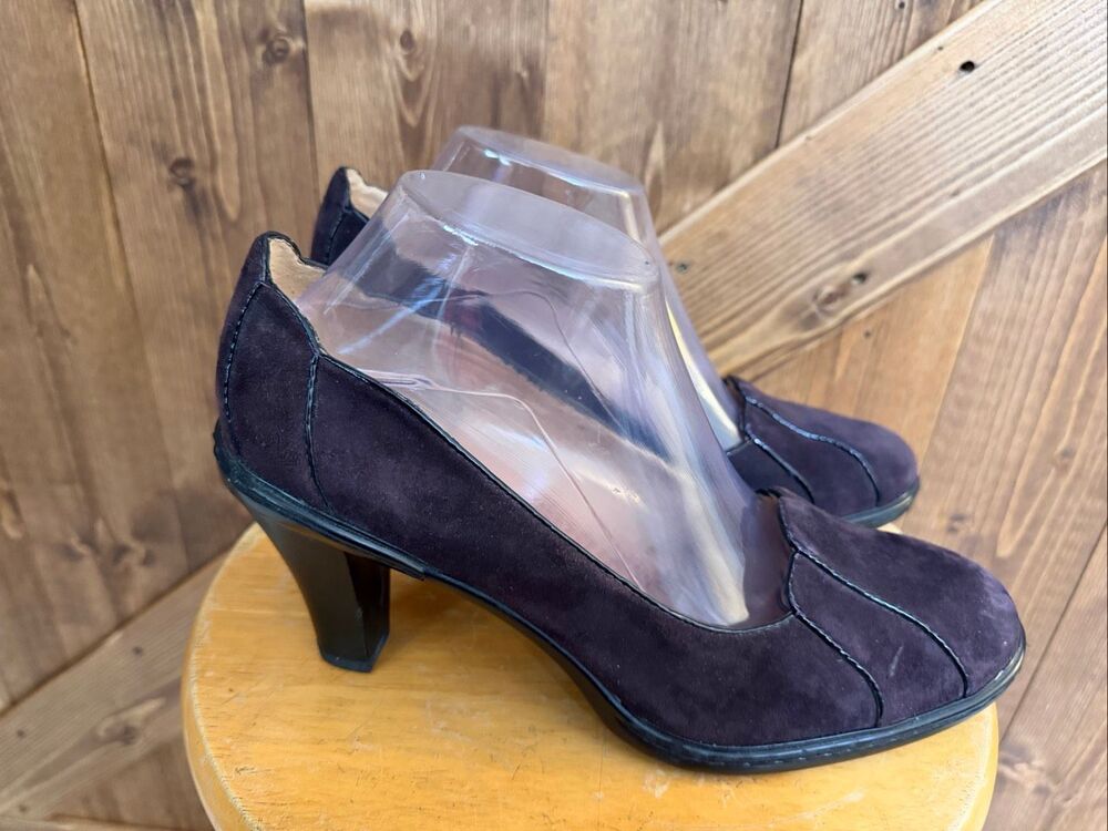 Söfft women’s pumps, size 9.5, in a deep plum/purple suede-like finish